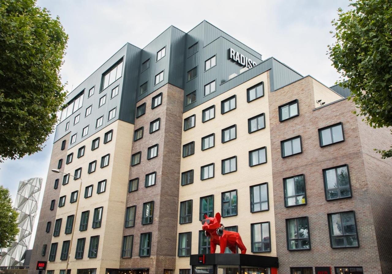 Radisson Red London Greenwich The O2 Екстериор снимка