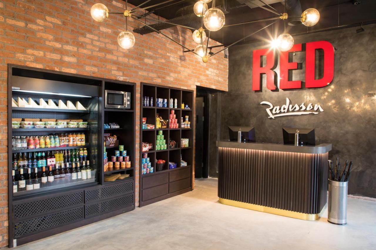 Radisson Red London Greenwich The O2 Екстериор снимка